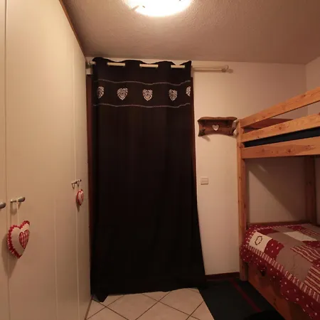 2 Pieces Avec Parking, Au Centre, Proche Commerces Et Pistes - Fr-1-572-3 Apartment *